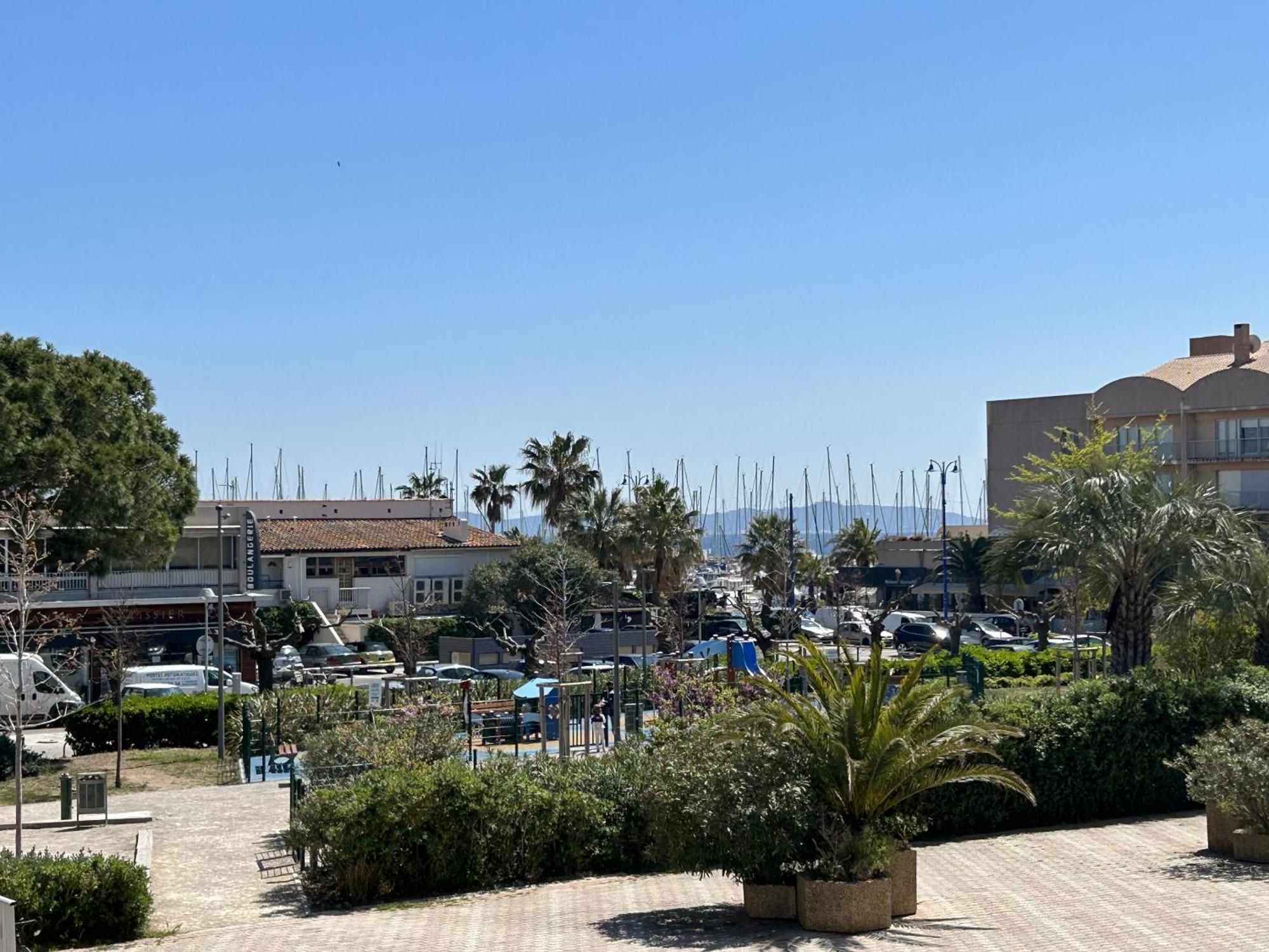 Holidays * Hyeres